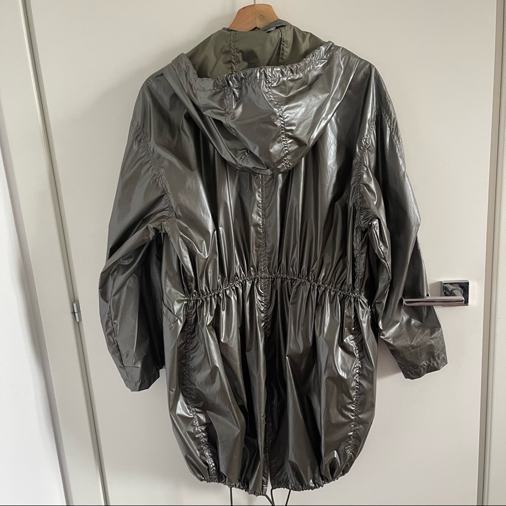 Metallic Rain coat - Picture 3 of 3